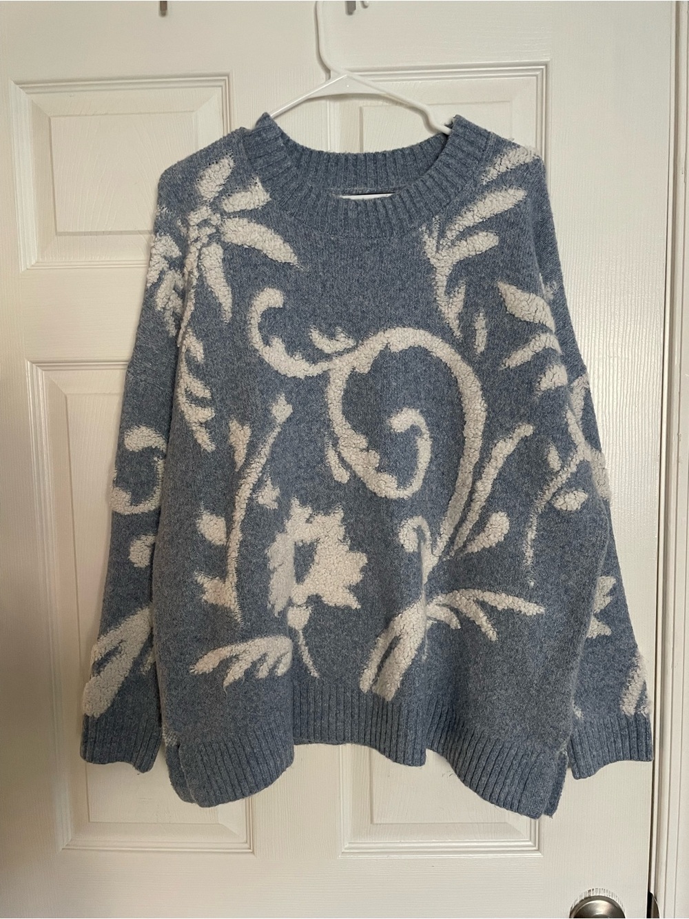 Cynthia Rowley Women’s size 1X Cozy Blue with Cream Floral Crewneck Sweater